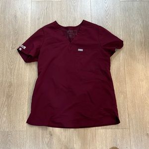 Burgundy figs Catarina scrub top